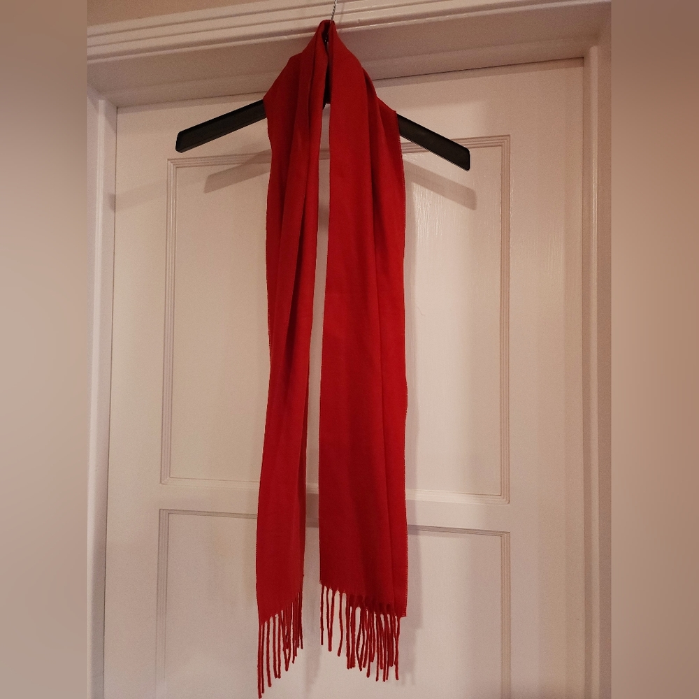 V. FRAAS Red Scarf